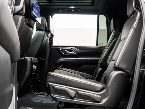 Used 2024 GMC Yukon XL SLT w/ SLT Premium Package image 40