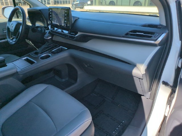 Used 2022 Toyota Sienna XLE FWD image 27