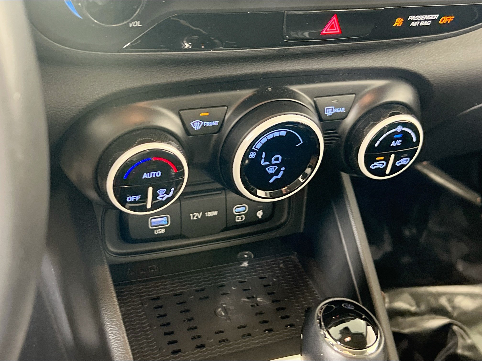 Used 2023 Hyundai Venue Limited FWD image 15