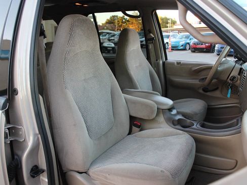 Used 1998 Ford Expedition XLT image 35