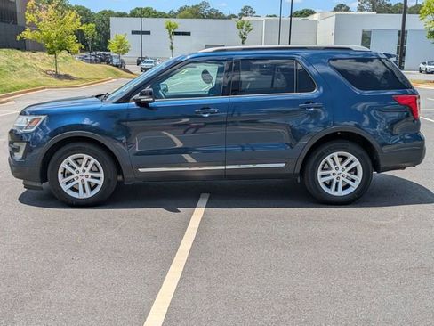 Used 2017 Ford Explorer XLT FWD image 7