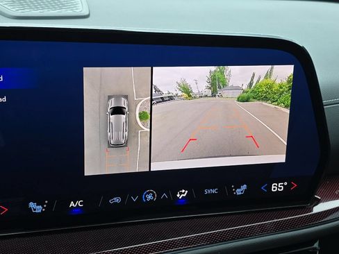 Used 2024 Chevrolet Traverse Z71 w/ Enhanced Driving Package AWD/4WD image 21