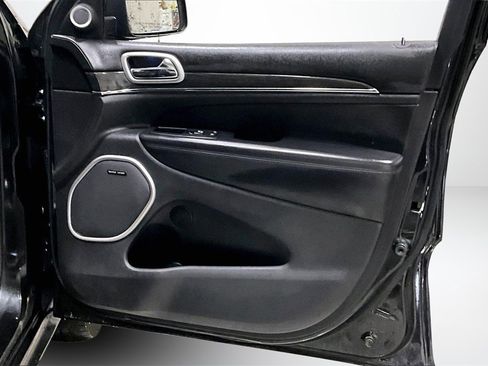 Used 2015 Jeep Grand Cherokee Overland w/ Advanced Technology Group image 27