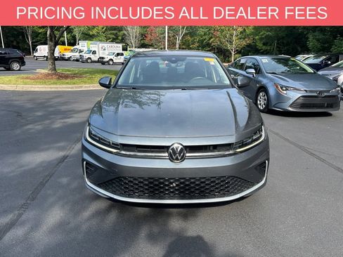 Used 2025 Volkswagen Jetta SE FWD image 2