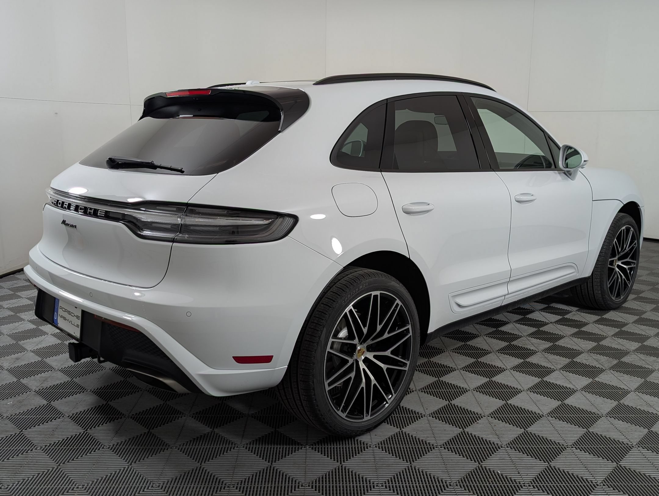 Certified 2026 Porsche Macan AWD/4WD image 10