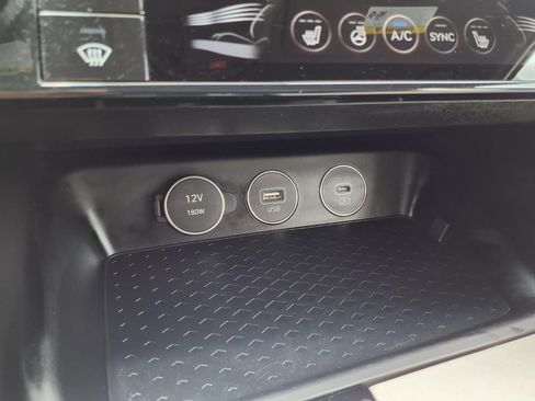 Used 2024 Genesis G70 2.5T AWD/4WD image 12