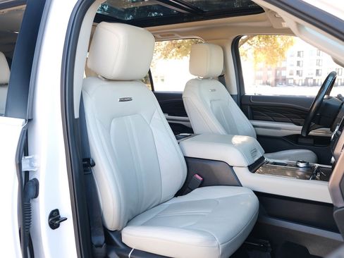 Used 2019 Ford Expedition Max Platinum image 28