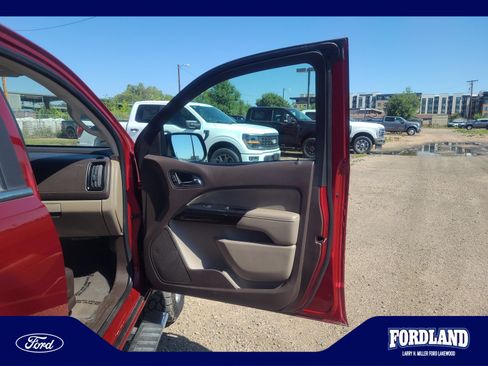 Used 2017 GMC Canyon SLT w/ Driver Alert Package AWD/4WD image 16