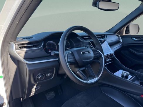 Used 2024 Jeep Grand Cherokee L Laredo image 22