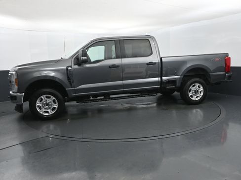 Used 2025 Ford F250 XLT image 2