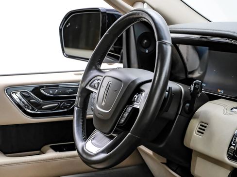 Used 2020 Lincoln Navigator Reserve w/ Luxury Package AWD/4WD image 9