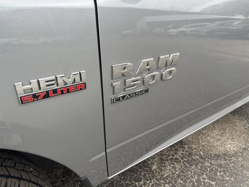 Used 2019 RAM 1500 Classic SLT image 10