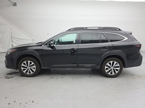 Used 2023 Subaru Outback Premium AWD/4WD image 7