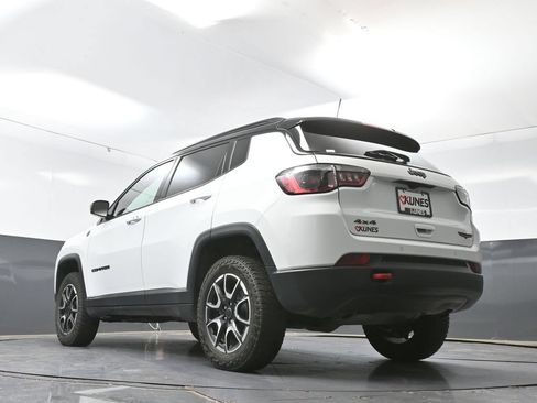 Used 2025 Jeep Compass Trailhawk AWD/4WD image 53