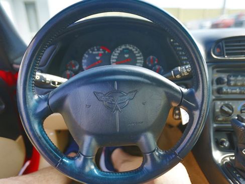 Used 2002 Chevrolet Corvette Coupe RWD image 8