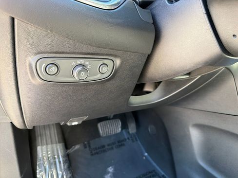 Used 2018 Chevrolet Equinox Premier image 19