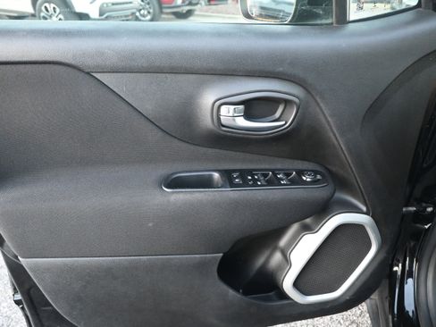 Used 2020 Jeep Renegade Latitude image 30