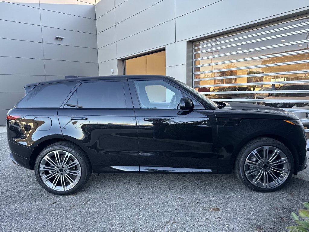 New 2027 Land Rover Range Rover Sport Dynamic SE AWD/4WD image 9