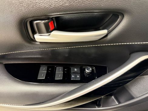 Used 2019 Toyota Corolla XSE FWD image 12