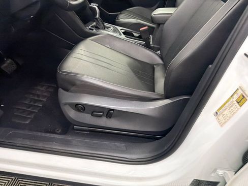 Used 2022 Volkswagen Tiguan SE FWD image 10