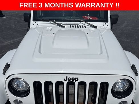 Used 2018 Jeep Wrangler Unlimited Sahara AWD/4WD image 38