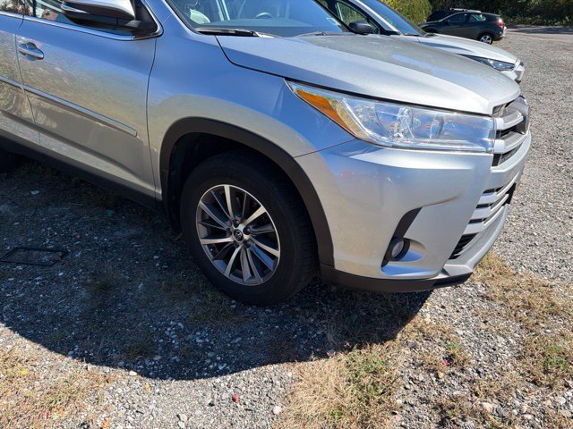 Used 2019 Toyota Highlander XLE w/ Protection Package #3 AWD/4WD image 5