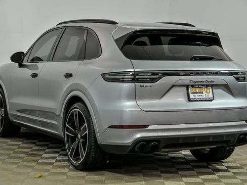Used 2020 Porsche Cayenne Turbo image 5