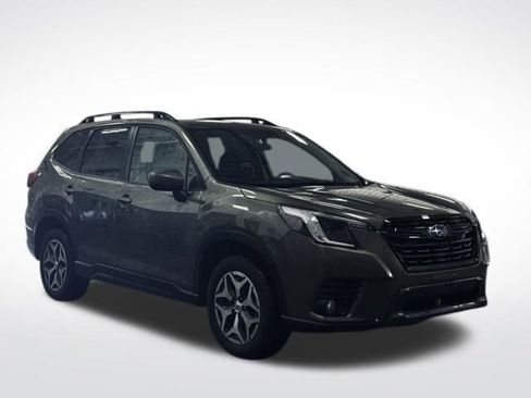 Used 2023 Subaru Forester Premium image 4