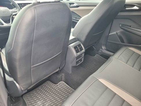 Used 2022 Volkswagen Taos SEL image 12