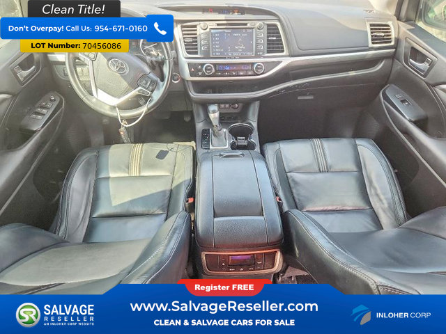 Used 2017 Toyota Highlander SE FWD image 11