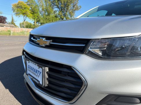 Used 2018 Chevrolet Trax LS AWD/4WD image 5