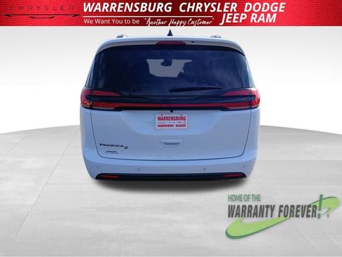 New 2026 Chrysler Pacifica Select image 5