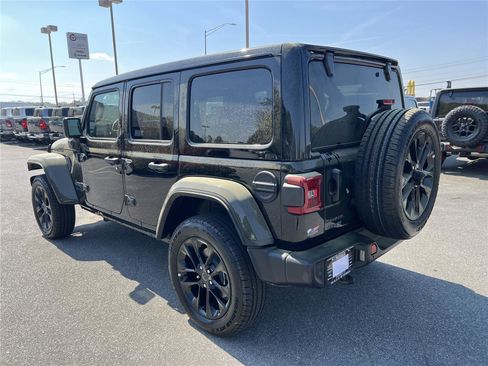 Used 2025 Jeep Wrangler Sahara w/ Safety Group image 19
