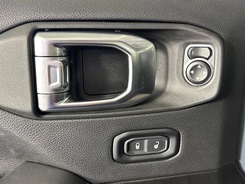 Certified 2025 Jeep Wrangler Unlimited Sahara AWD/4WD image 37
