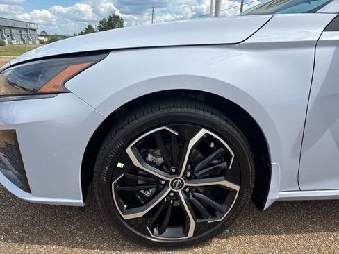 New 2025 Nissan Altima 2.5 SR w/ SR Premium Package image 7