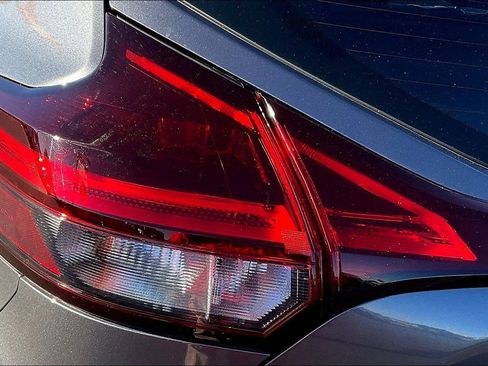 Used 2021 Nissan Kicks SV image 29