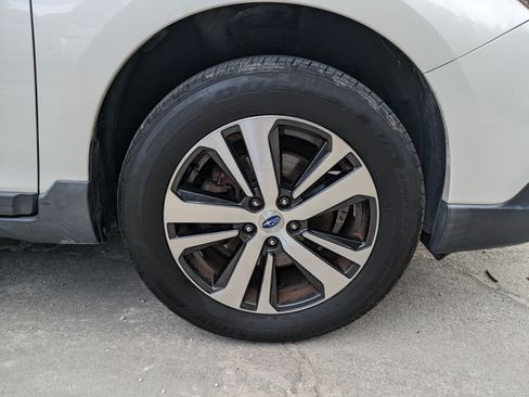 Used 2018 Subaru Outback 3.6R Limited AWD/4WD image 11