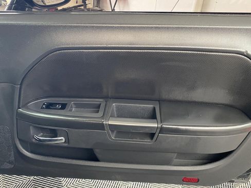 Used 2013 Dodge Challenger SXT RWD image 7