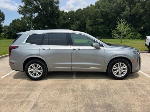 Used 2025 Cadillac XT6 Luxury FWD image 8