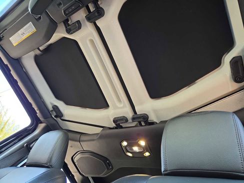 Used 2021 Jeep Wrangler Unlimited Sahara image 11