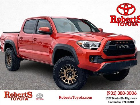 Used 2017 Toyota Tacoma TRD Off-Road image 1