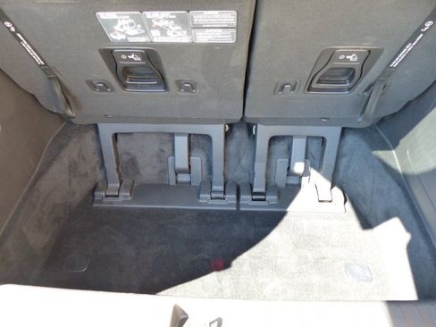 Used 2025 Kia Carnival EX FWD image 58