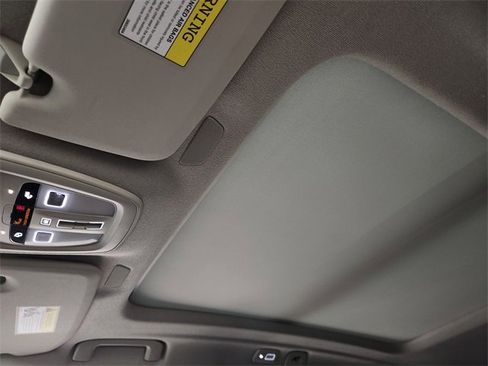 Used 2025 Volvo XC40 B5 Core image 25