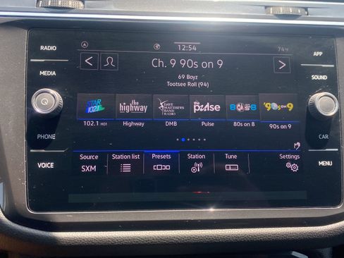 Used 2022 Volkswagen Tiguan SE FWD image 13