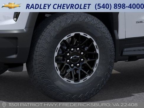 New 2026 Chevrolet Silverado EV Trail Boss image 9