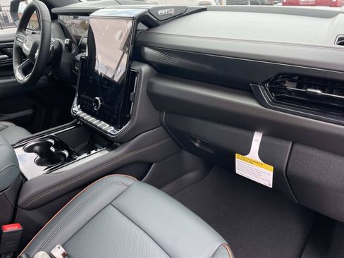 New 2026 GMC Yukon XL AT4 AWD/4WD image 29