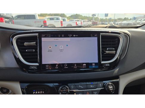 Used 2024 Chrysler Pacifica Touring-L FWD image 29