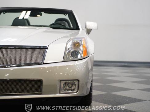 Used 2006 Cadillac XLR V image 19
