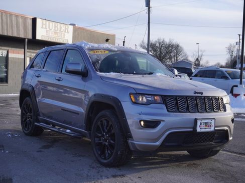 Used 2017 Jeep Grand Cherokee Altitude image 9