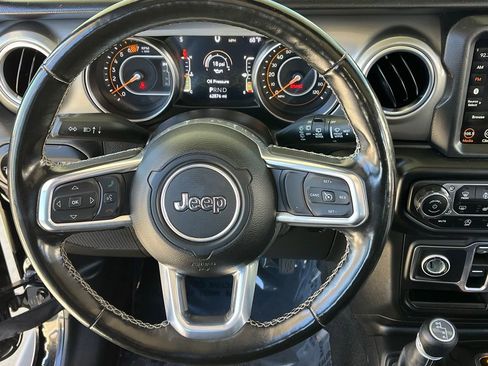 Used 2022 Jeep Wrangler Unlimited Sahara w/ Cold Weather Group AWD/4WD image 17
